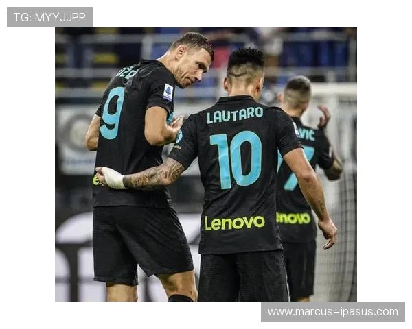 特雷泽盖评选现役前锋榜将劳塔罗置于莱万之上引发激烈争议讨论声