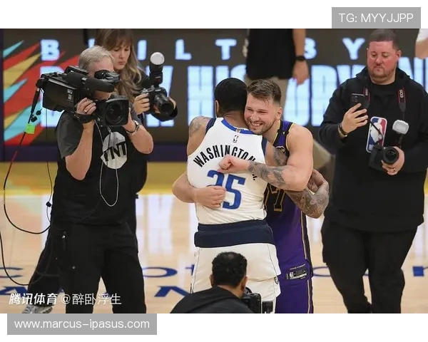 原创弗拉格准三双力压詹皇，东契奇35+11里夫斯38分，湖人力克独行侠