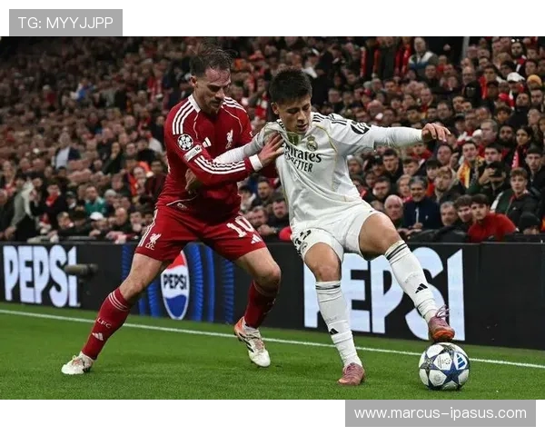 体坛联播｜阿森纳继续5分领跑，切尔西利物浦遭遇冷门